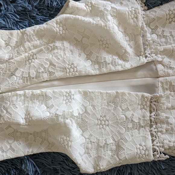 Adorable white lace top shop dress - Picture 2 of 11